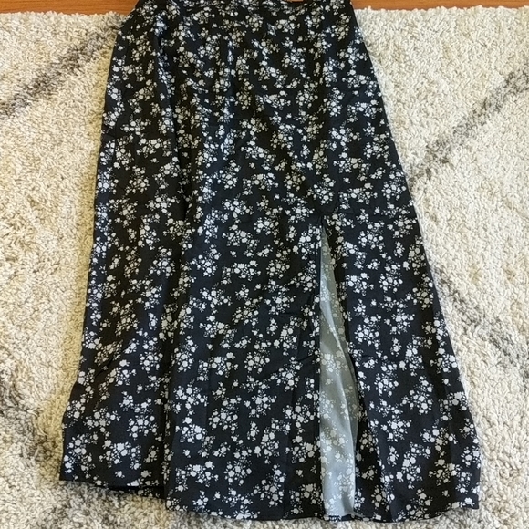 Shein floral slip skirt - Picture 2 of 3